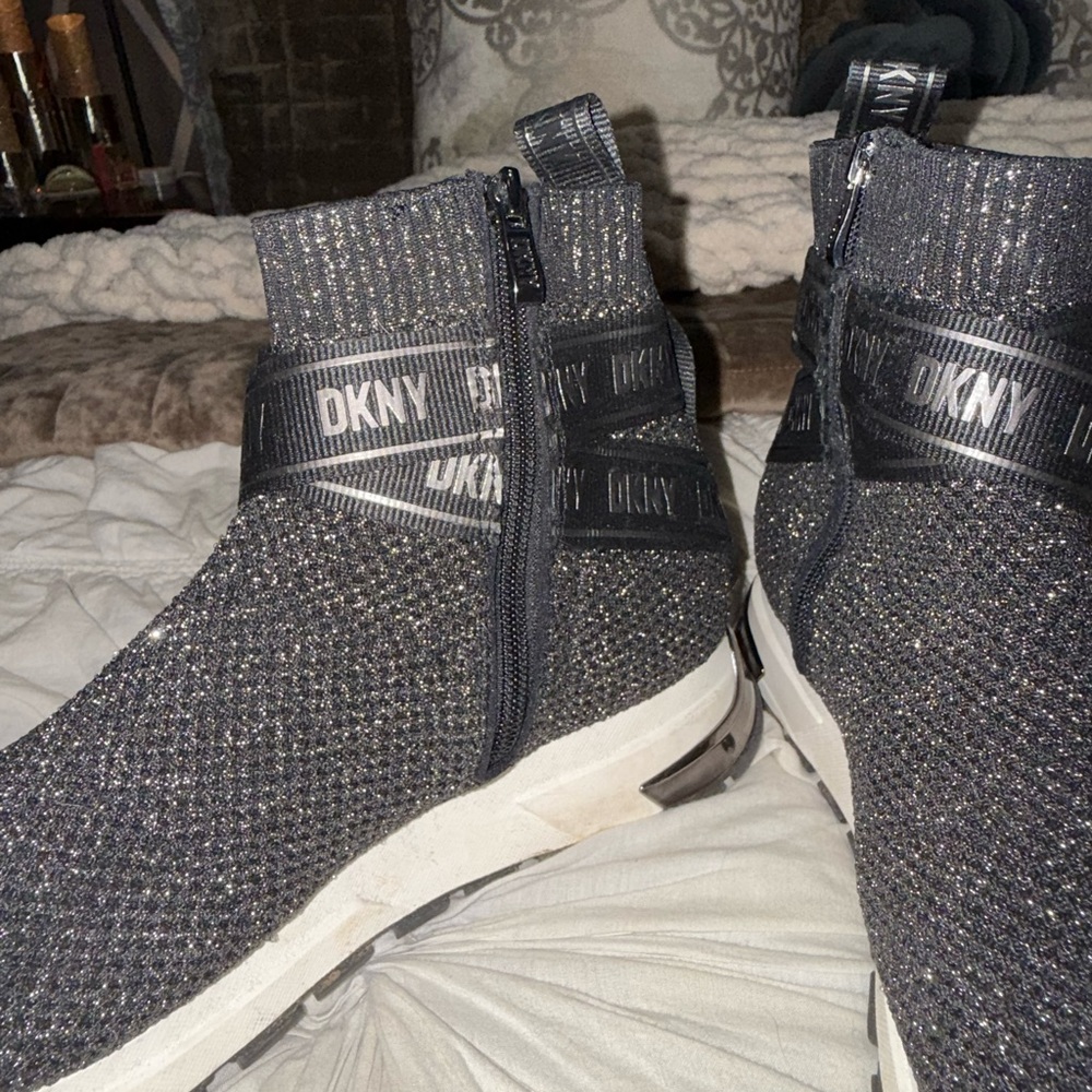 DKNY Hightop zipper sneakers 11 - Picture 3 of 6